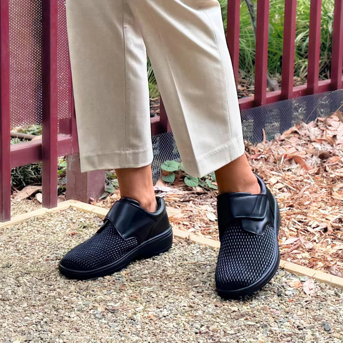 Propet Olivia Black Ladies Velcro Shoe